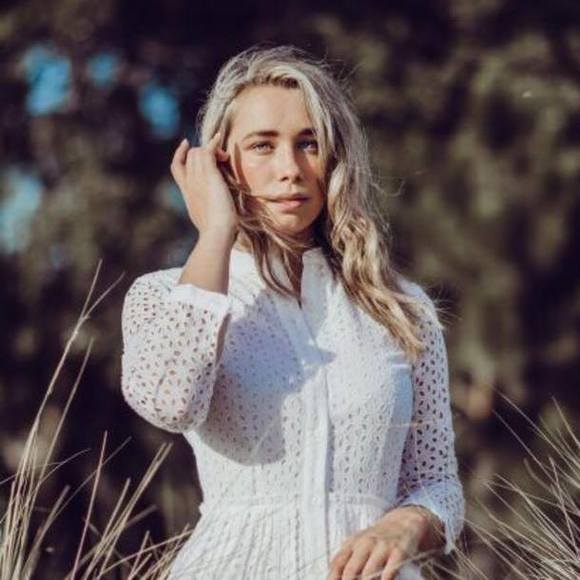 Meet your Posher, Lauren - Picture 1 of 1